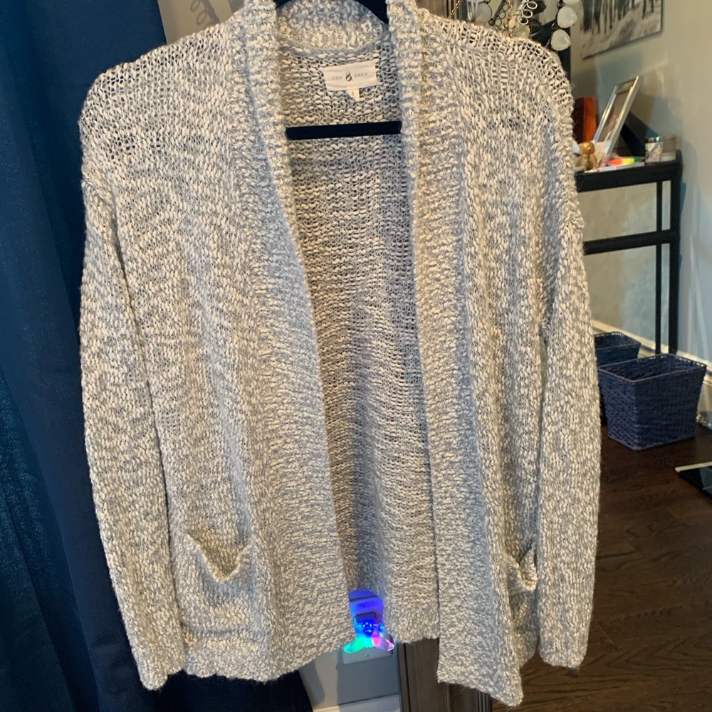 GREY AND WHITE SWEATER